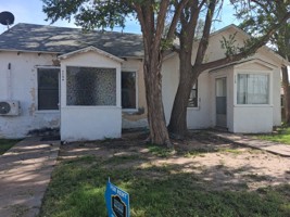 featured image of 715 W 1st St