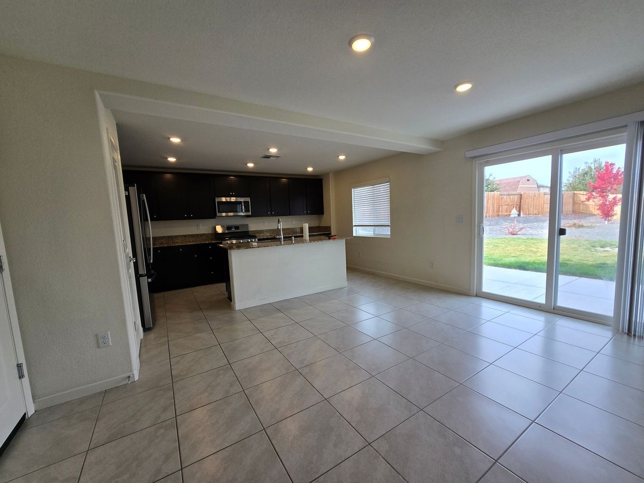 615 Coyote Bluff Ct - Photo 5 of 20