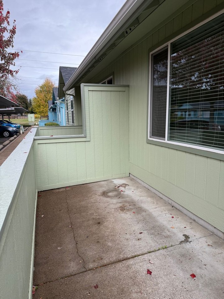 5542 E St - Photo 2 of 29