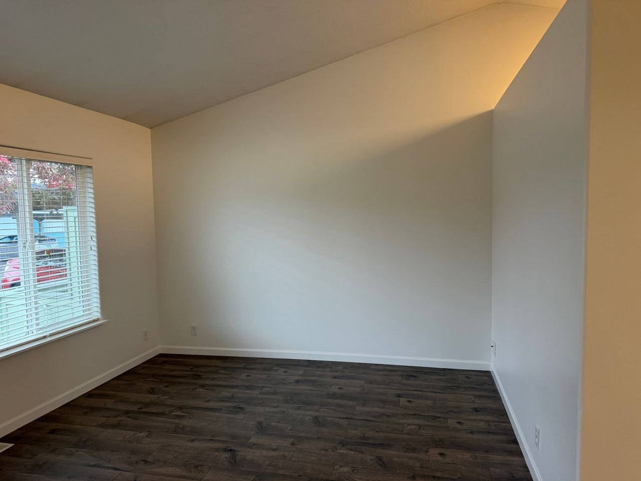 5542 E St - Photo 6 of 29