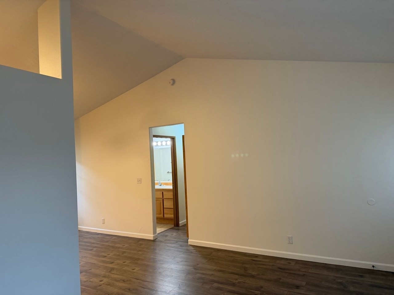 5542 E St - Photo 7 of 29