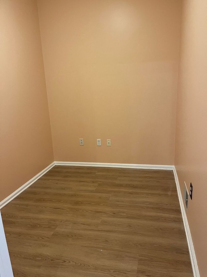 330 Moonlight Dr - Photo 4 of 19