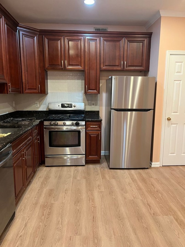 330 Moonlight Dr - Photo 5 of 19