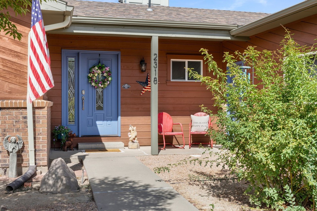 2318 Hawthorne Ave - Photo 4 of 31