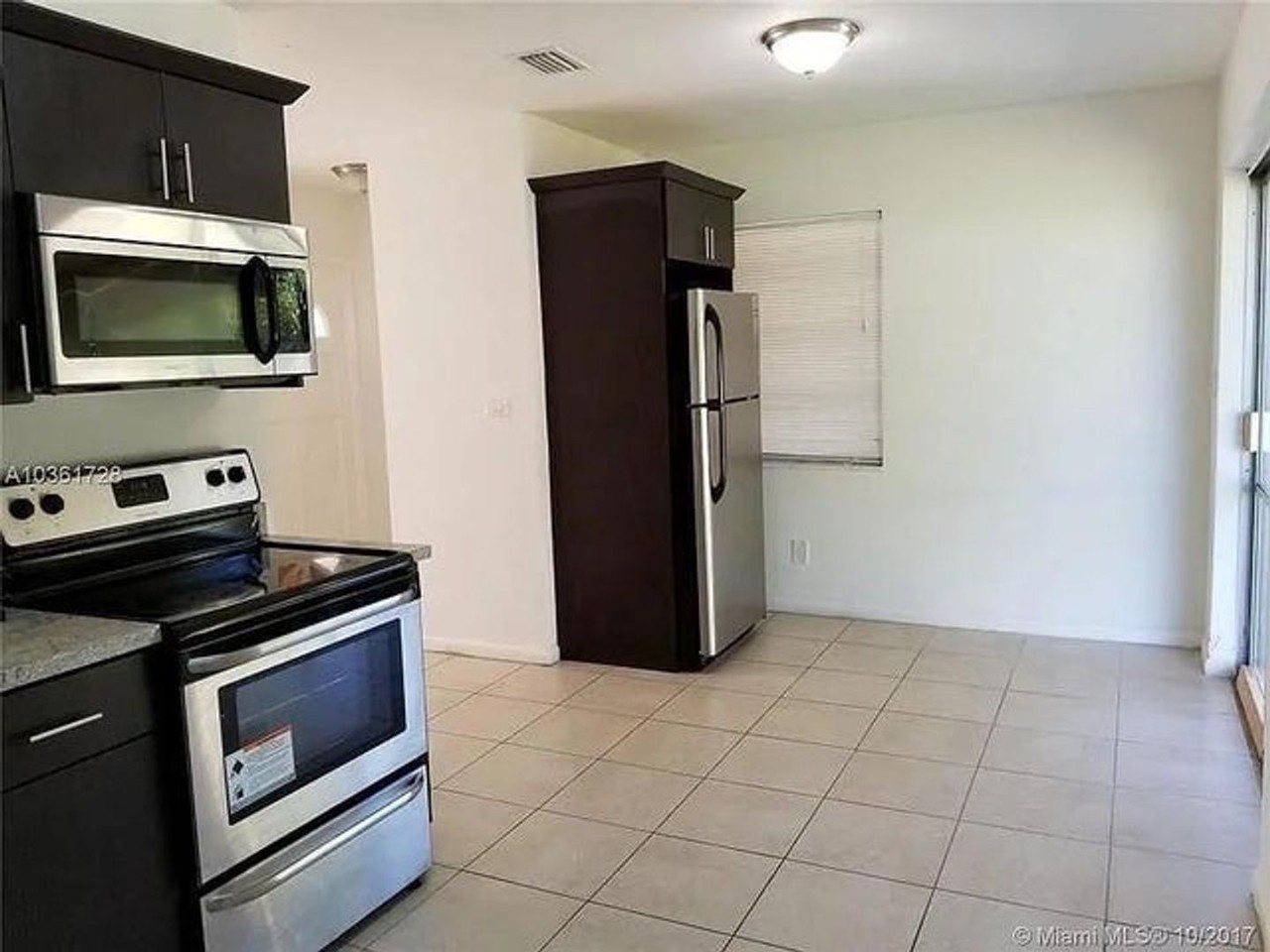 2711 Nw 16th Ct - Photo 2 of 7