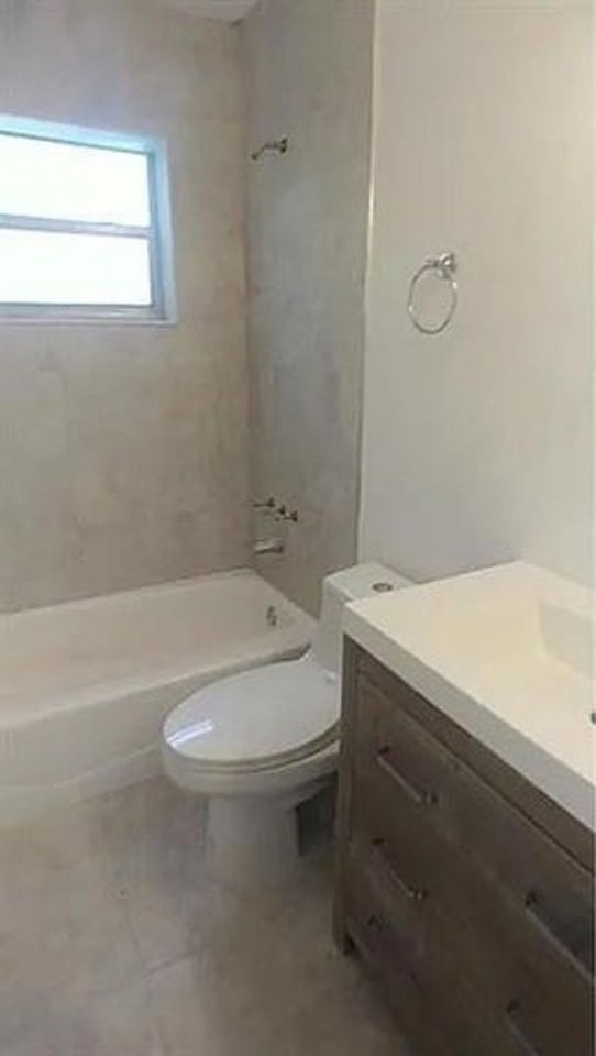 2711 Nw 16th Ct - Photo 6 of 7