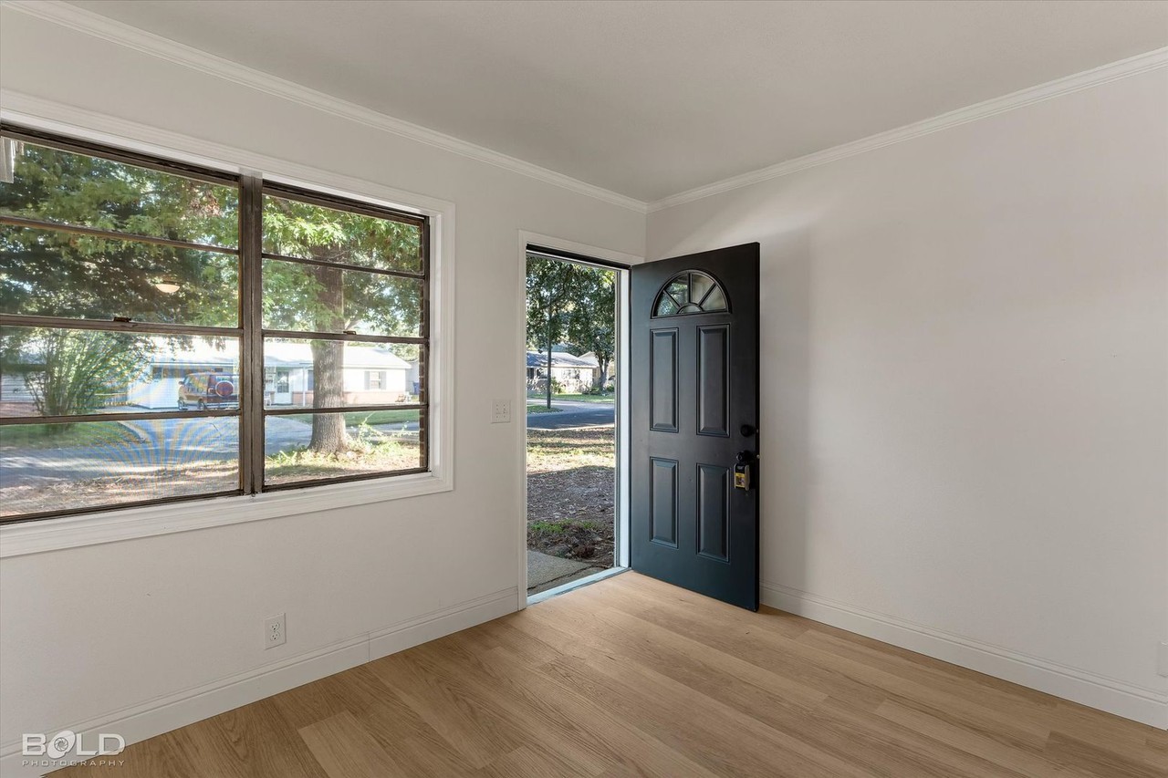 9430 Woodcrest Dr - Photo 2 of 22