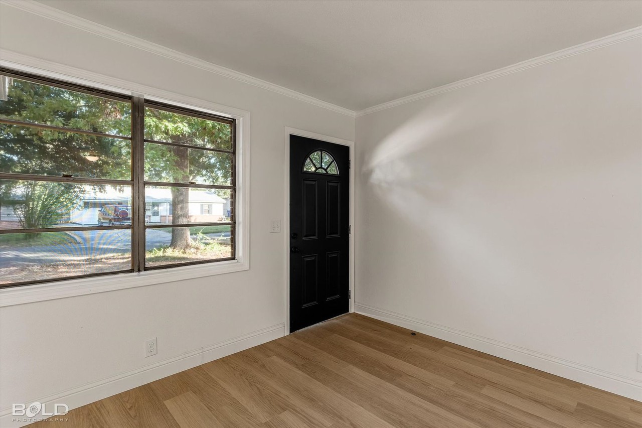 9430 Woodcrest Dr - Photo 3 of 22
