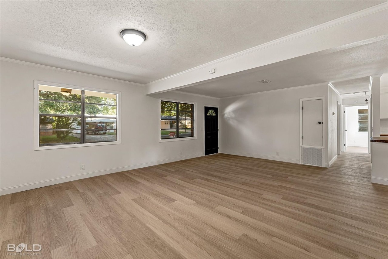 9430 Woodcrest Dr - Photo 4 of 22