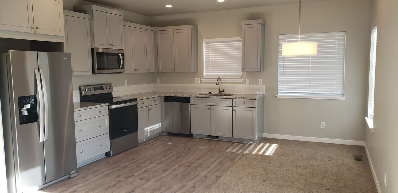 16495 Bassett Dr - Photo 4 of 20