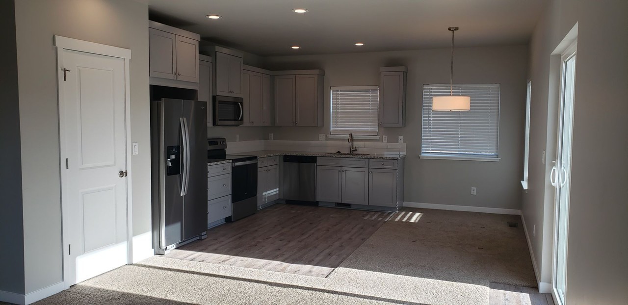 16495 Bassett Dr - Photo 5 of 20