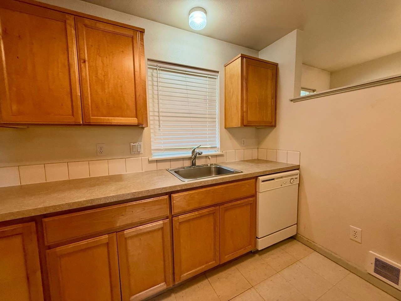 1519 Nw Juniper St #4 - Photo 6 of 14