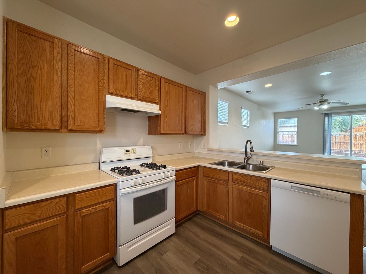 1134 Mountain Rose Dr - Photo 2 of 34
