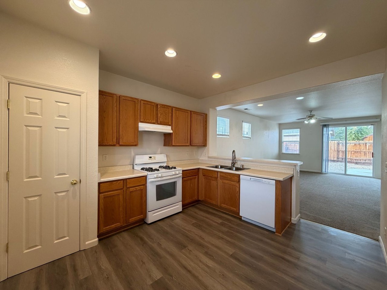 1134 Mountain Rose Dr - Photo 3 of 34