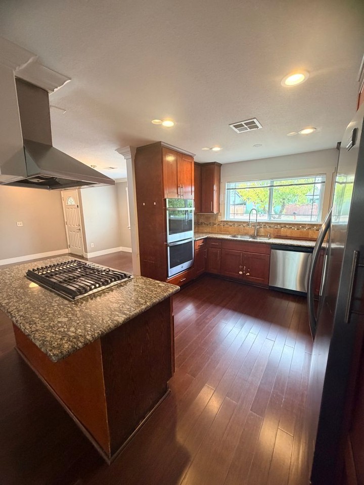 4421 Pembroke Dr - Photo 4 of 28