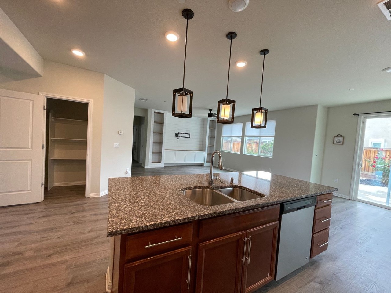 786 Plumeria St - Photo 4 of 19