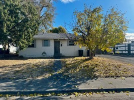 featured image of 419 W Knolls Vista Dr