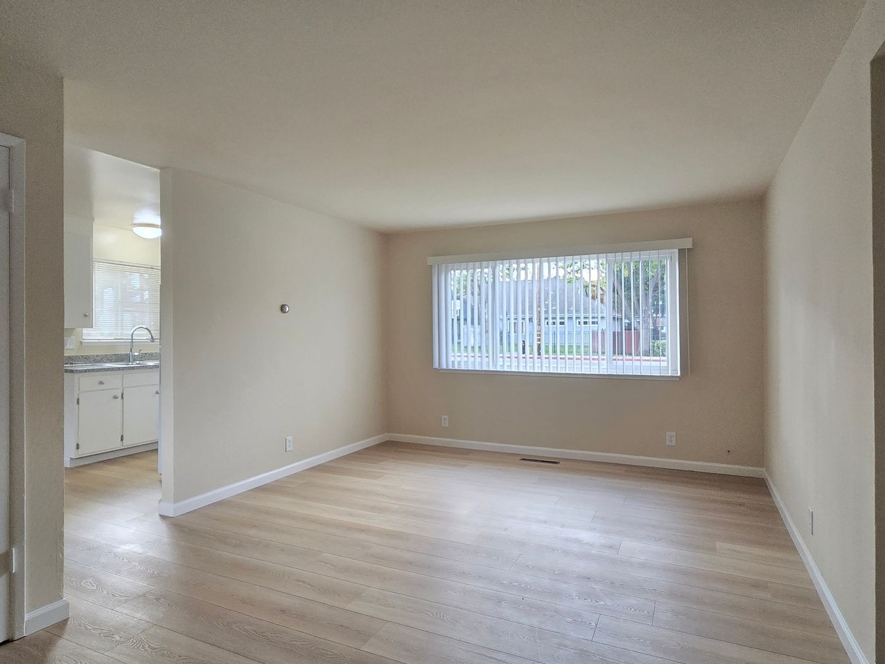 851 Hillsdale Ave - Photo 2 of 8