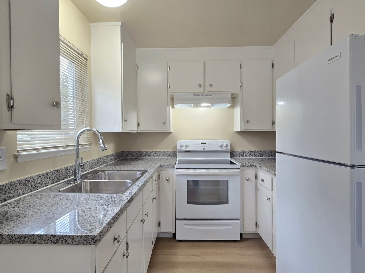 851 Hillsdale Ave - Photo 3 of 8