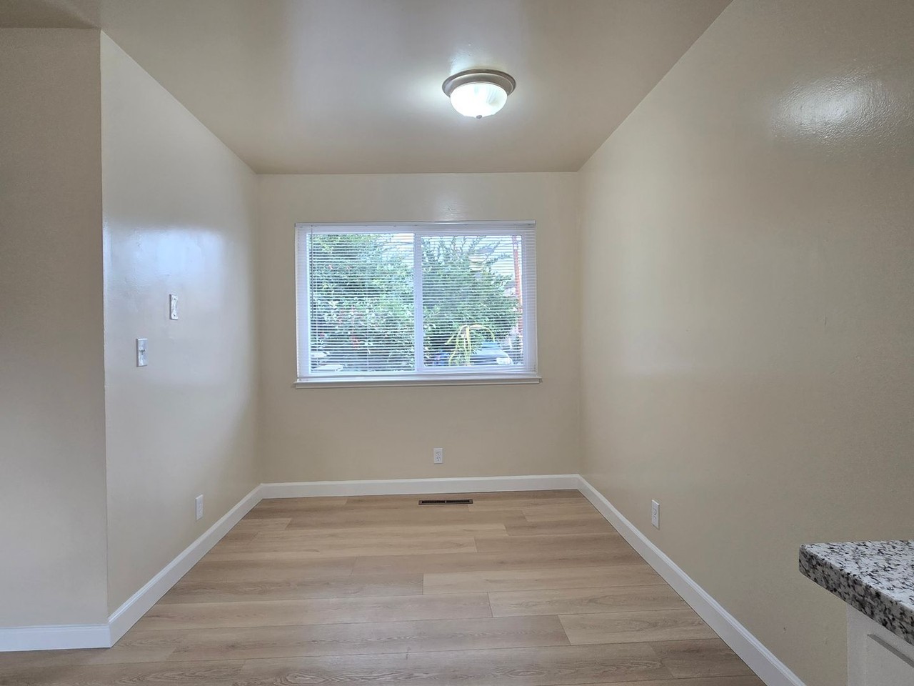 851 Hillsdale Ave - Photo 4 of 8