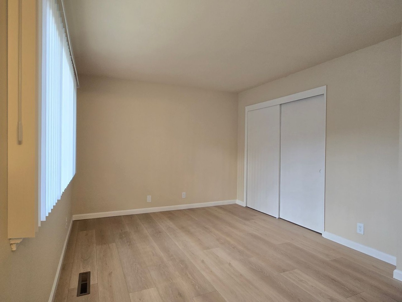 851 Hillsdale Ave - Photo 7 of 8