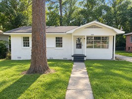 featured image of 1207 Oak Lane Cir W
