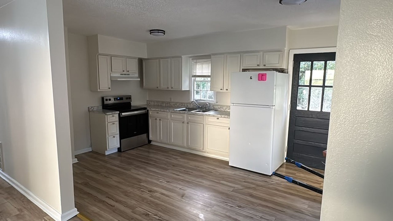 1207 Oak Lane Cir W - Photo 3 of 8