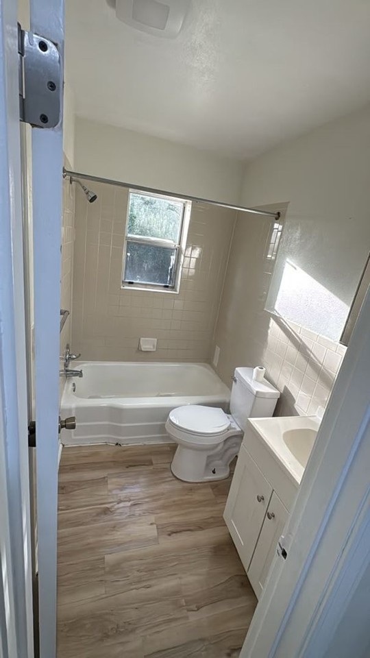 1207 Oak Lane Cir W - Photo 4 of 8