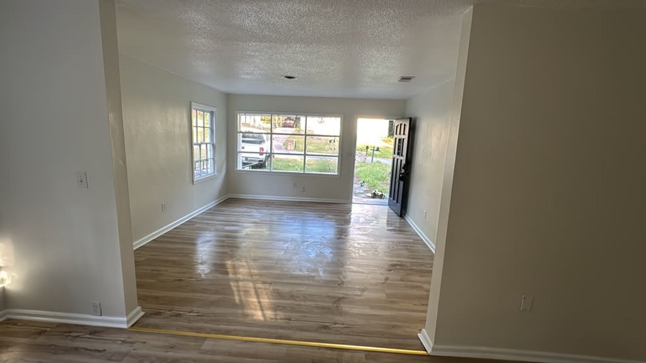 1207 Oak Lane Cir W - Photo 5 of 8