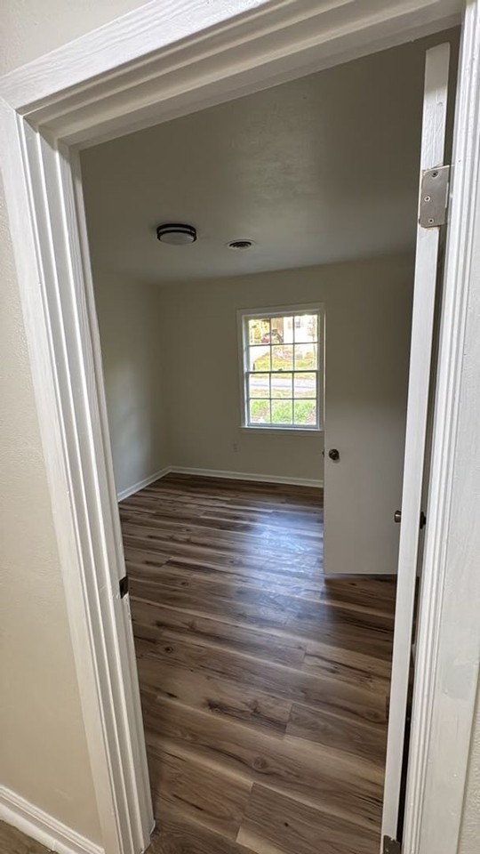 1207 Oak Lane Cir W - Photo 6 of 8