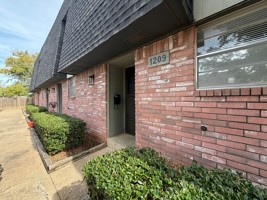 featured image of 1201 Lakecrest Dr