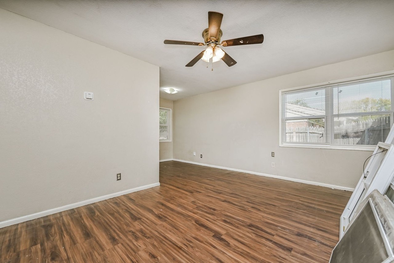 2810 Duncan Dr - Photo 3 of 14