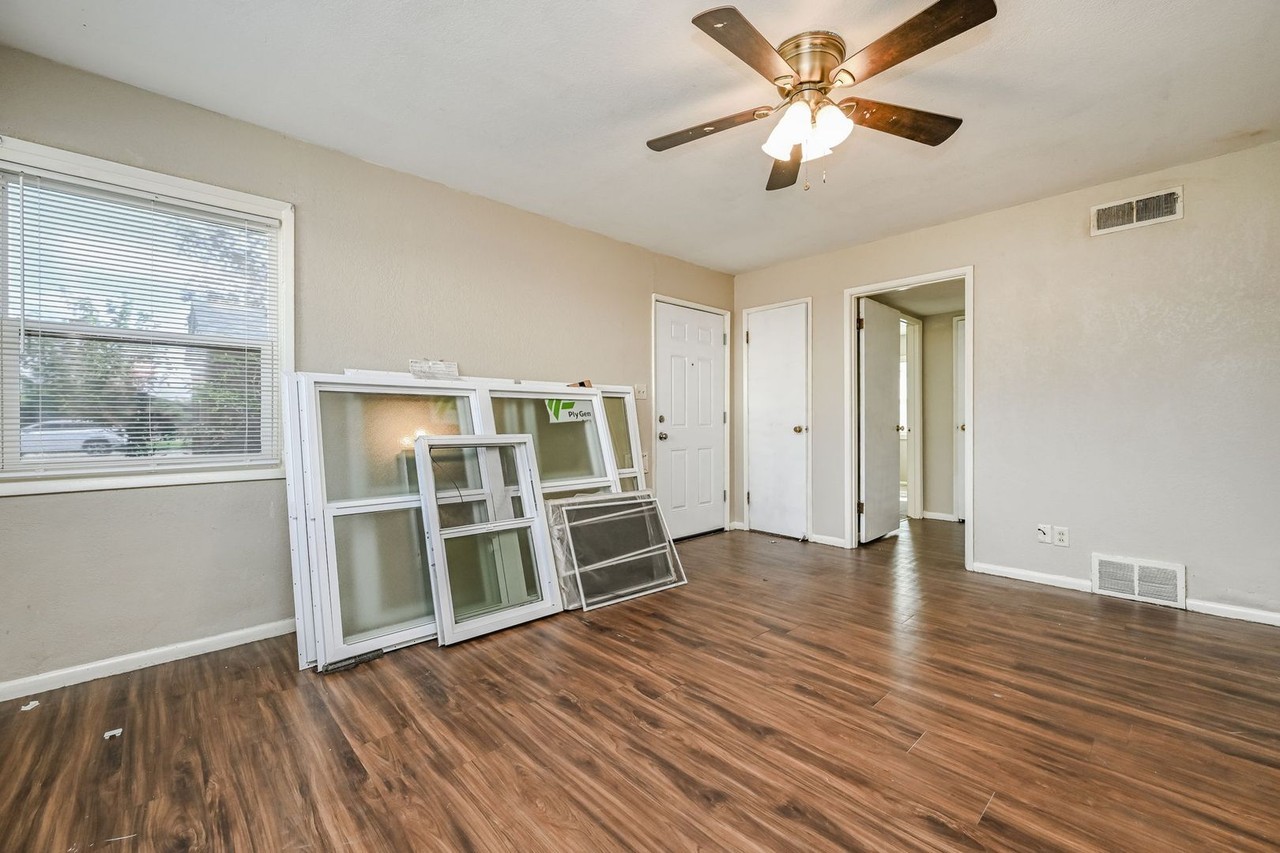 2810 Duncan Dr - Photo 4 of 14