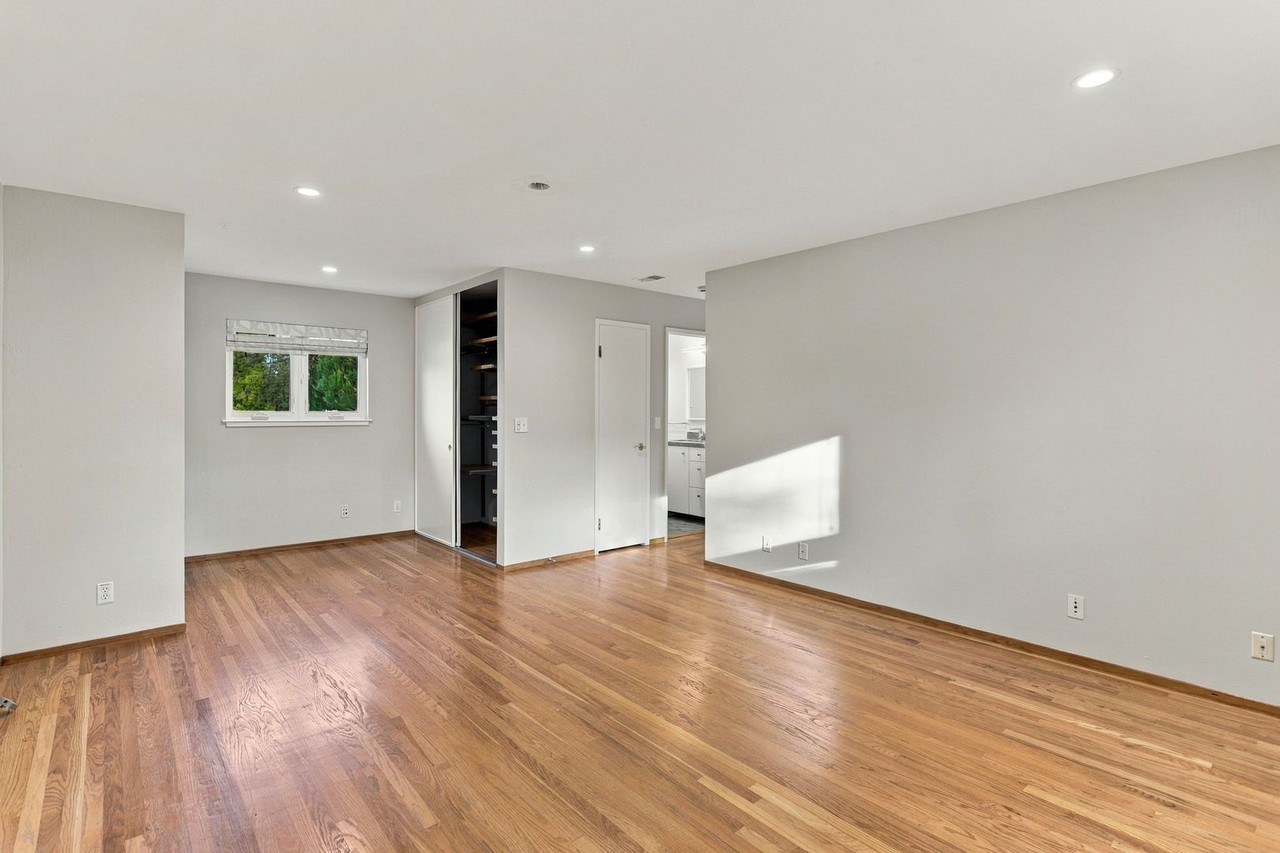 1090 Mcgregor Way - Photo 7 of 22