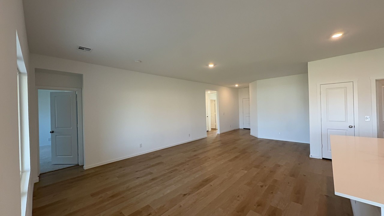 1608 E Ithica St - Photo 3 of 18
