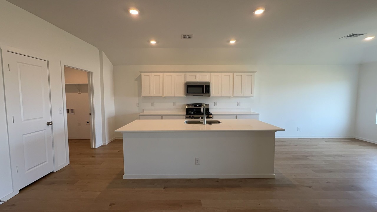 1608 E Ithica St - Photo 4 of 18
