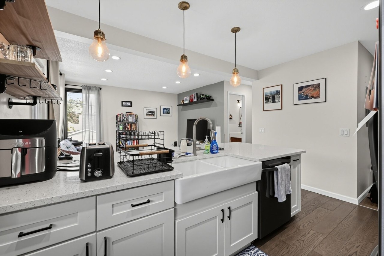 156 10th Ave N - Photo 5 of 40