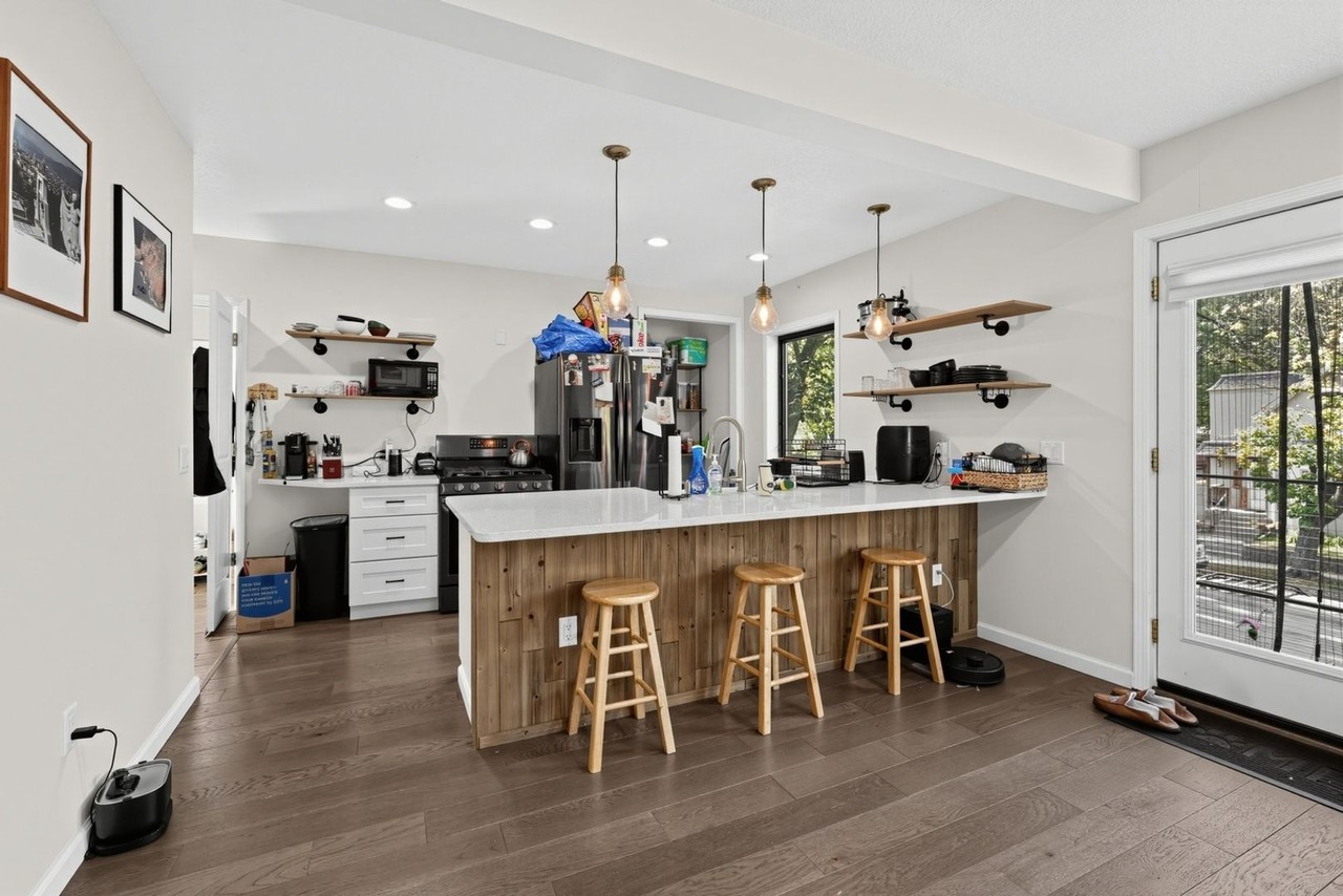 156 10th Ave N - Photo 7 of 40
