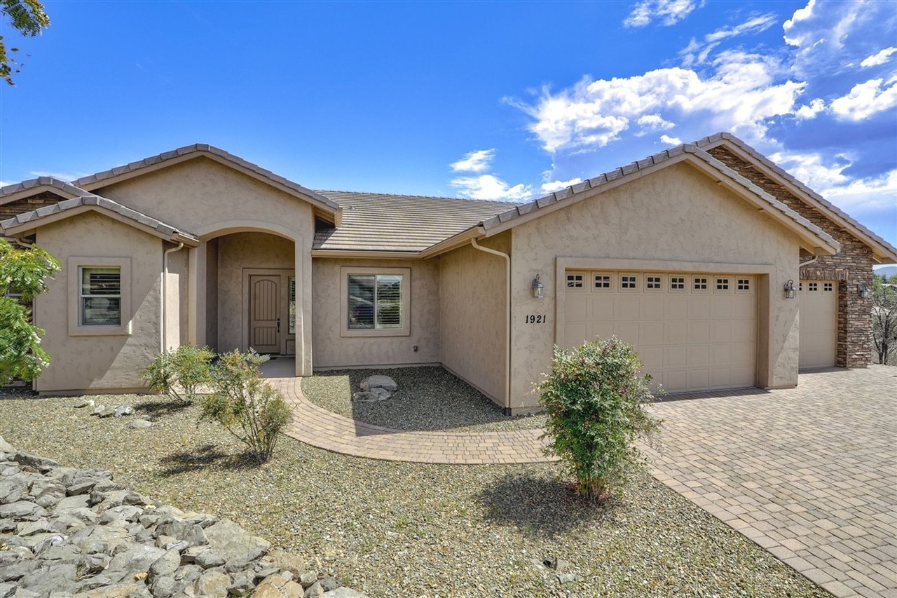 1921 Pinnacle Ln - Photo 4 of 50