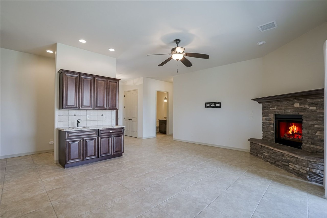 1921 Pinnacle Ln - Photo 7 of 50