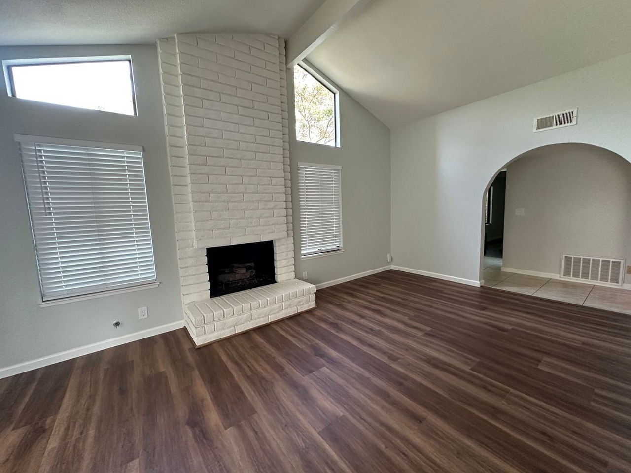 19701 Vineyard Ln - Photo 2 of 11