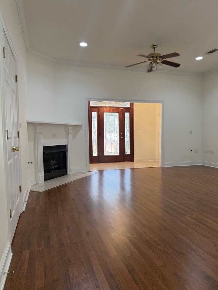 11 Zachary Dr - Photo 4 of 26