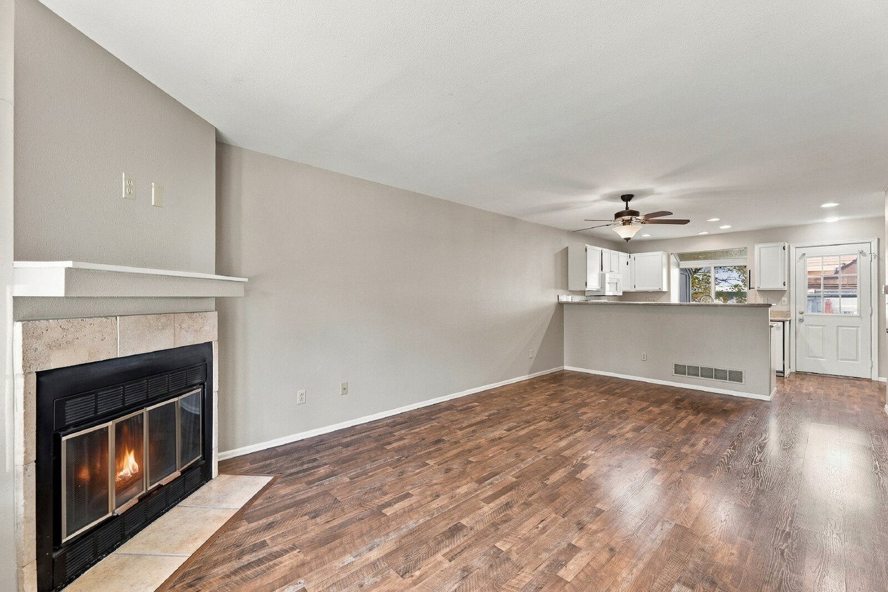1239 S Flower Cir #B - Photo 3 of 29