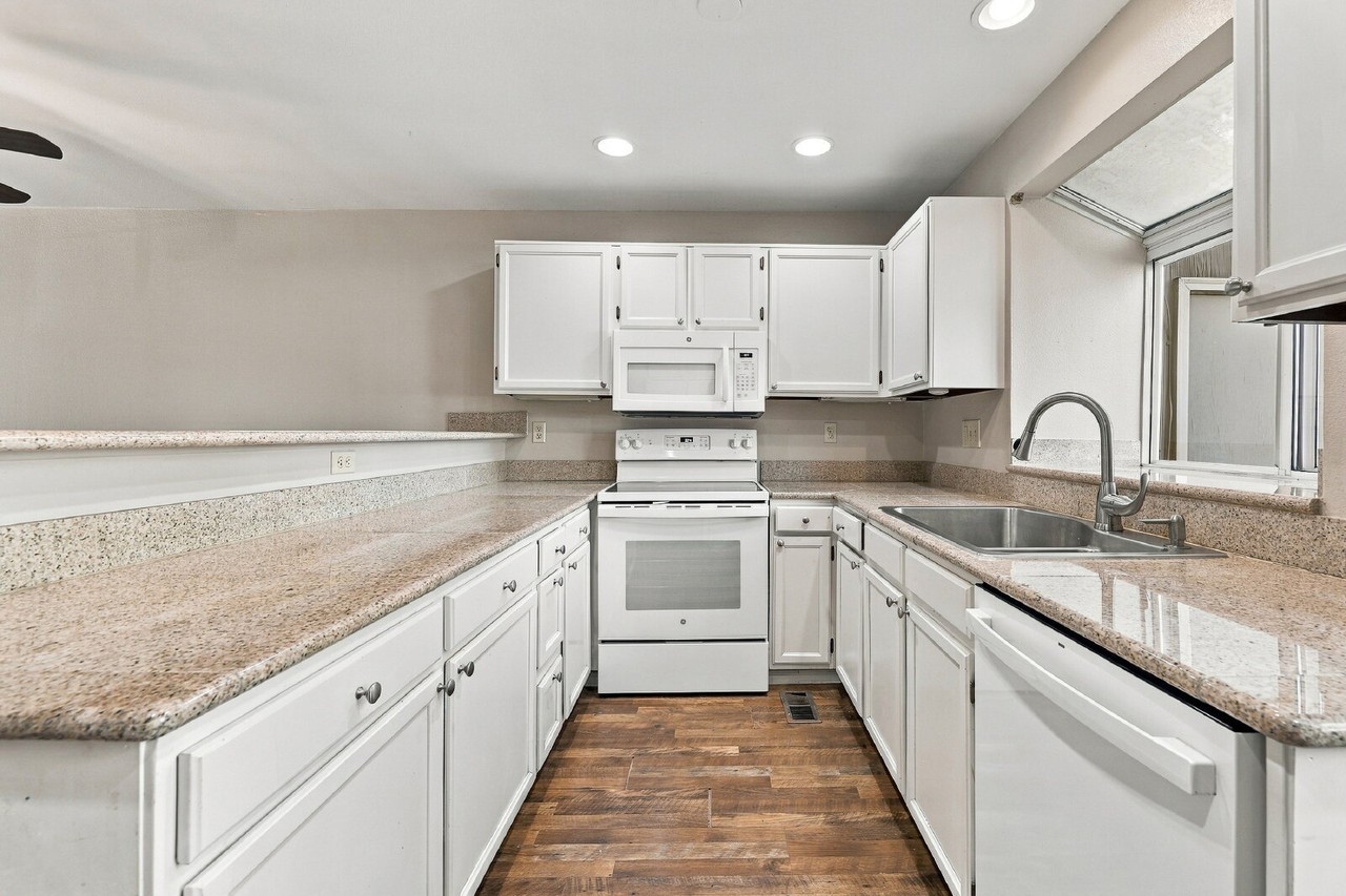 1239 S Flower Cir #B - Photo 5 of 29