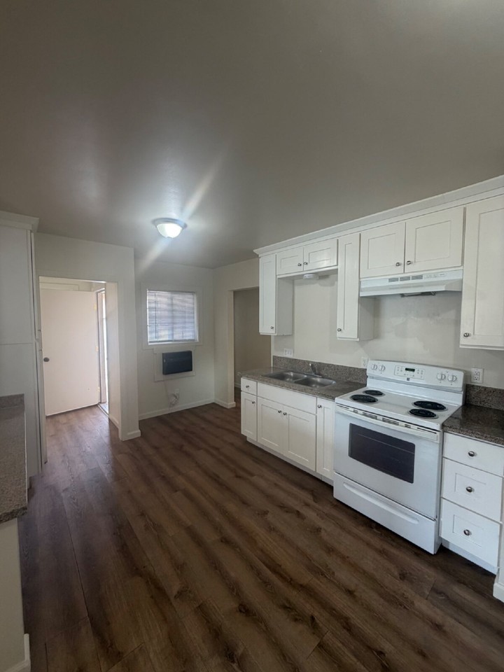 295 E 22nd St - Photo 3 of 18