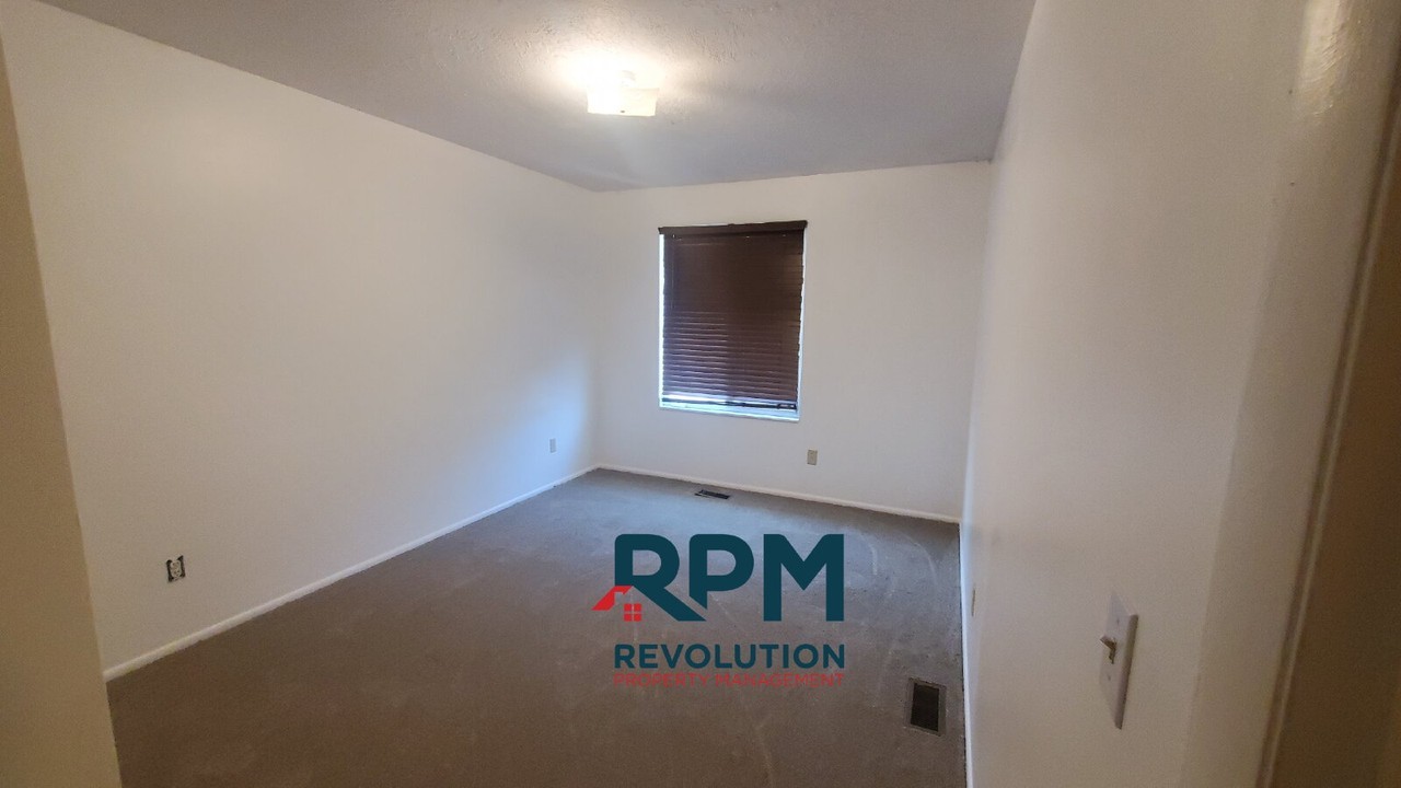 2783 W 5875 S - Photo 5 of 8
