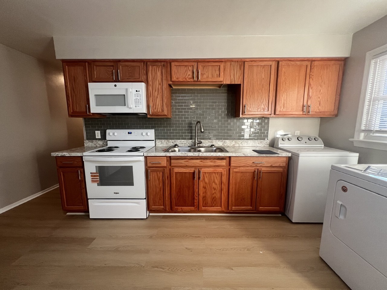 1313 E Balview Ave #B - Photo 2 of 13