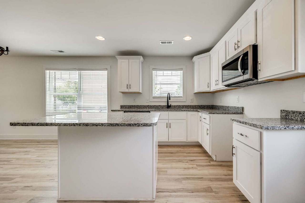 2336 West Blvd - Photo 7 of 17