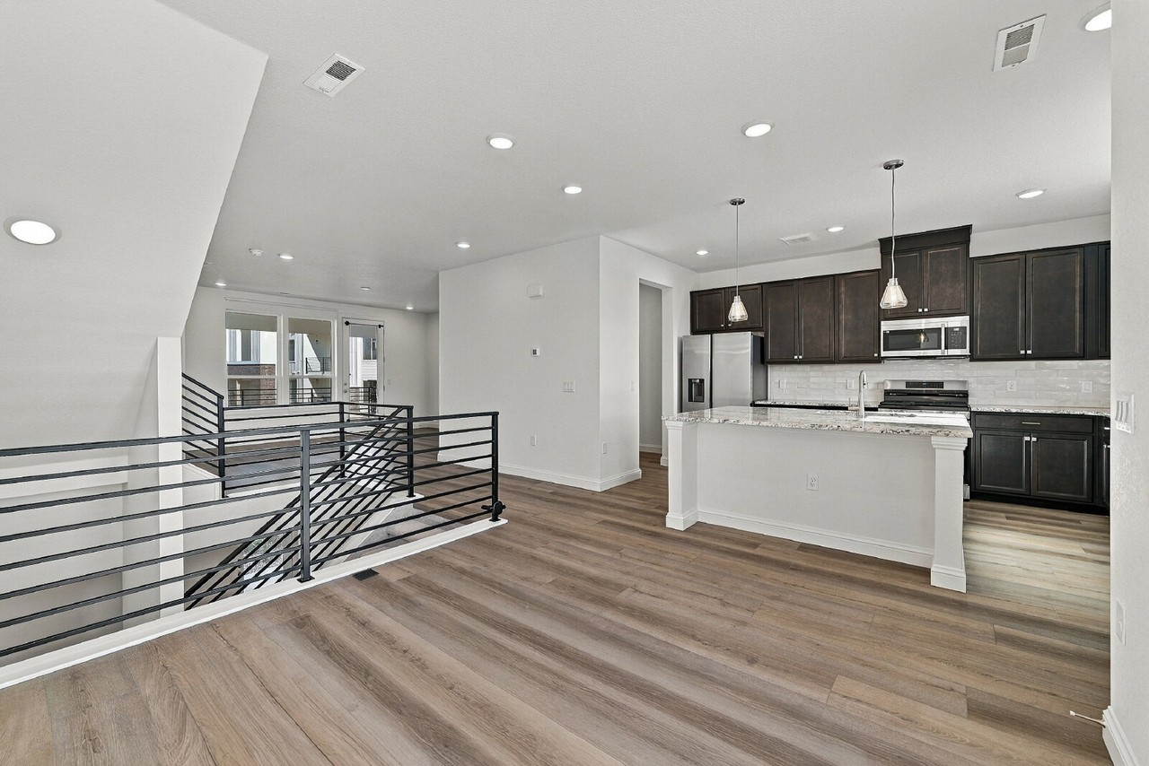 10729 Lewanee Pt - Photo 4 of 48