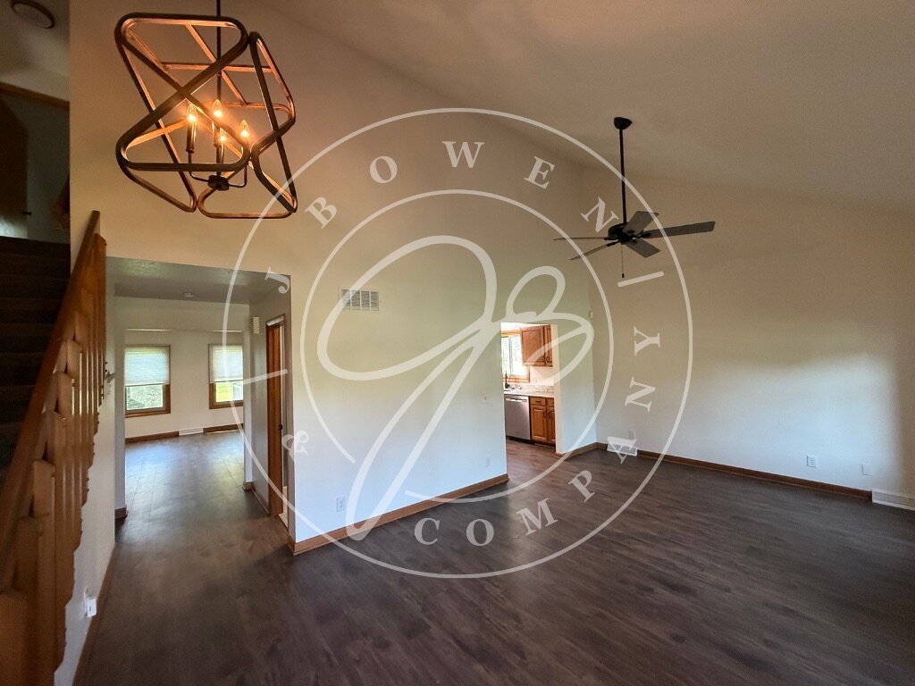 6025 Eaglewood Dr - Photo 3 of 18